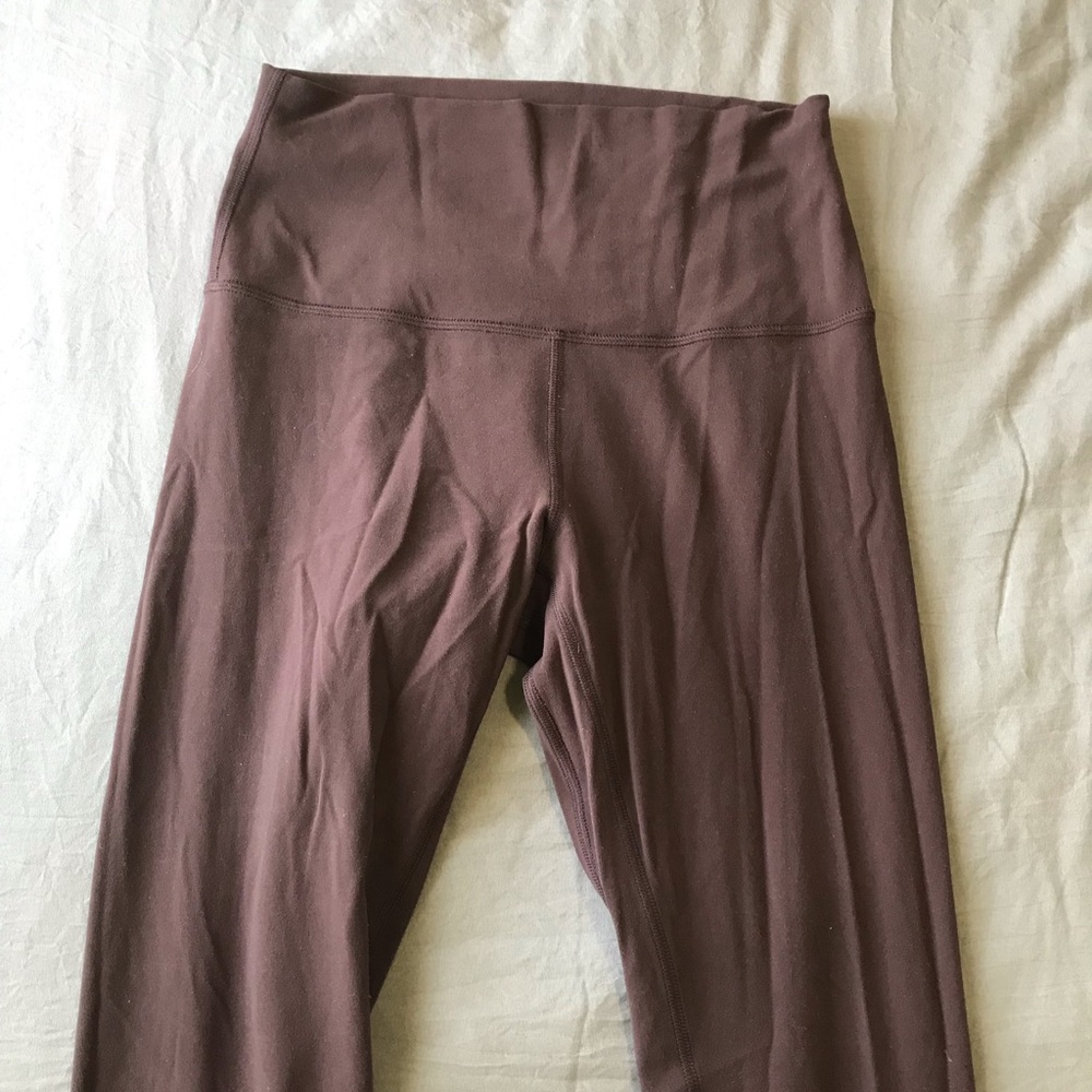 Lululemon aligns size 6
